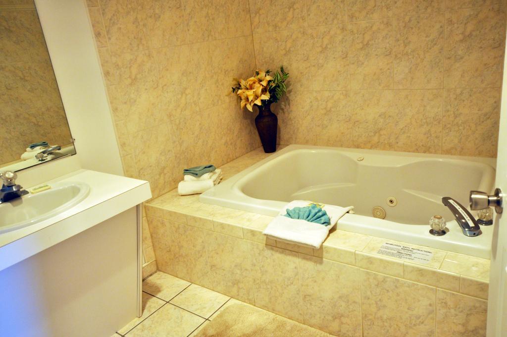 Riviera Resort & Suites Wildwood Rom bilde