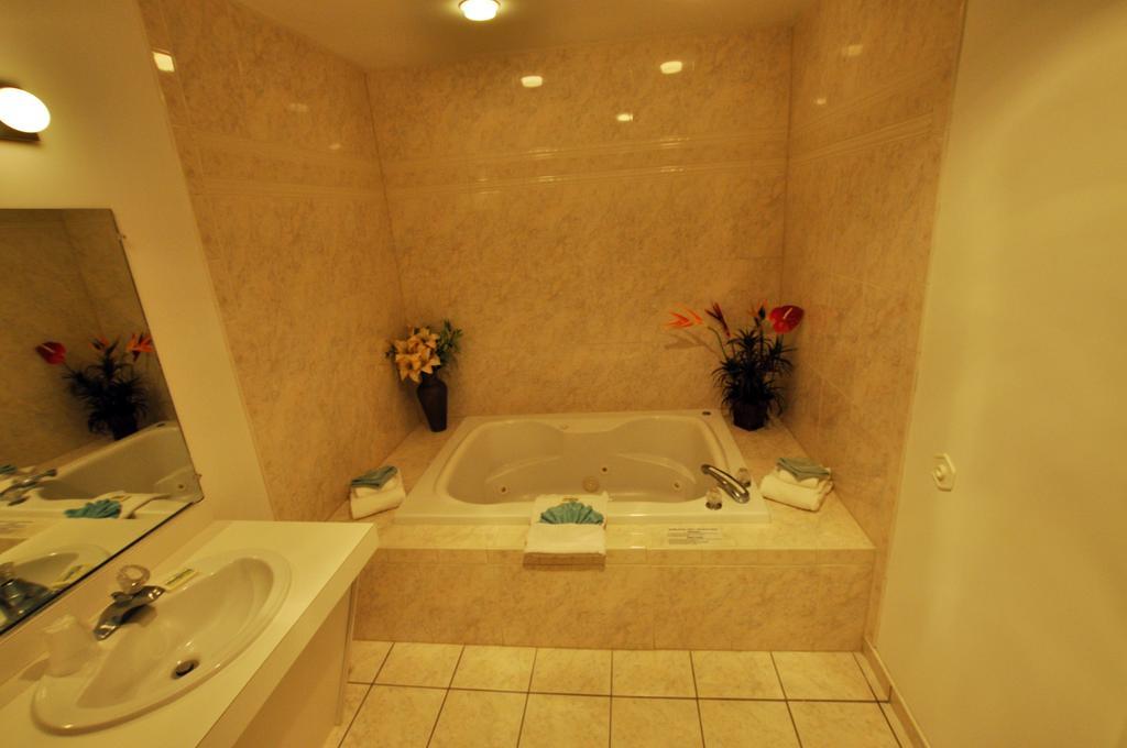 Riviera Resort & Suites Wildwood Rom bilde
